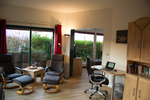 Wohnzimmer mit Schreibtisch